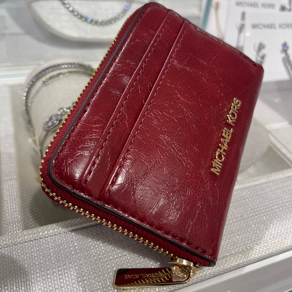 MICHAEL KORS Jet Set Medium Distressed Zip Around Card Case
Cherry 
NWT - Picture 9 of 16